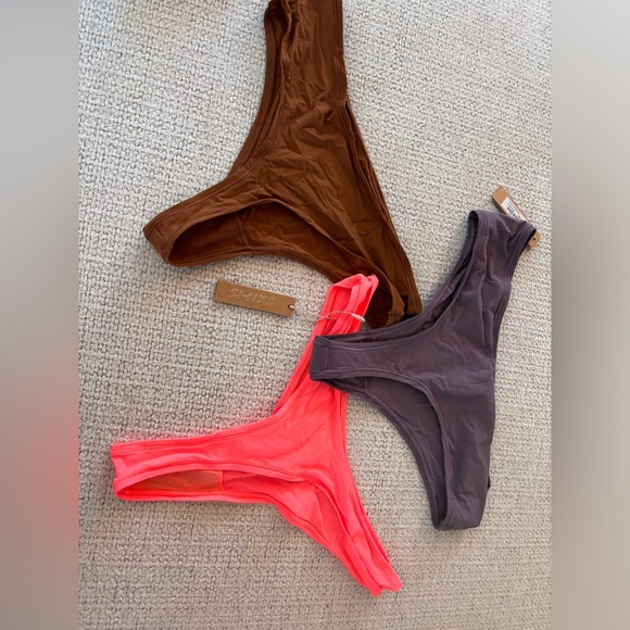 Skims Thong Set of 3 Size 3X - Picture 3 of 5